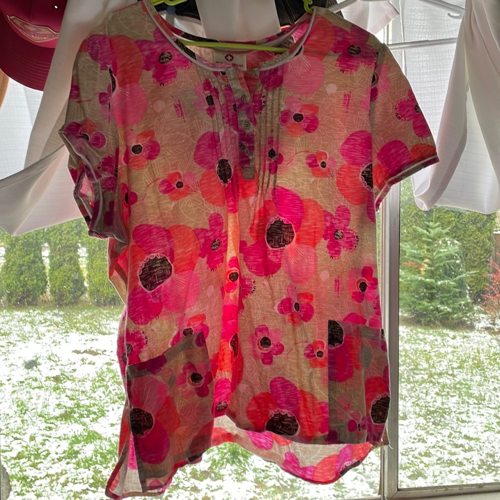 Women’s scrub top